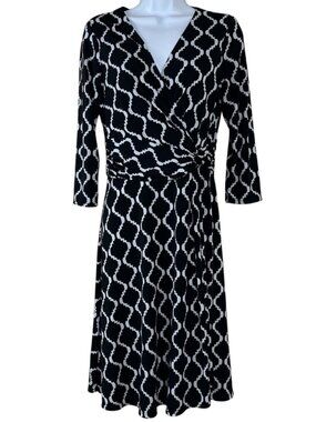 White House Black Market Faux Wrap Dress Size 6 Career Geometric Classic Stretch